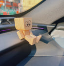 Pequena figura de madeira encantadora que balança com 12 expressões magnéticas