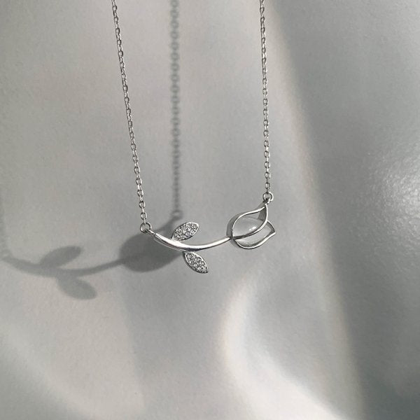 Colar Feminino Delicado de Cristal Tulipa
